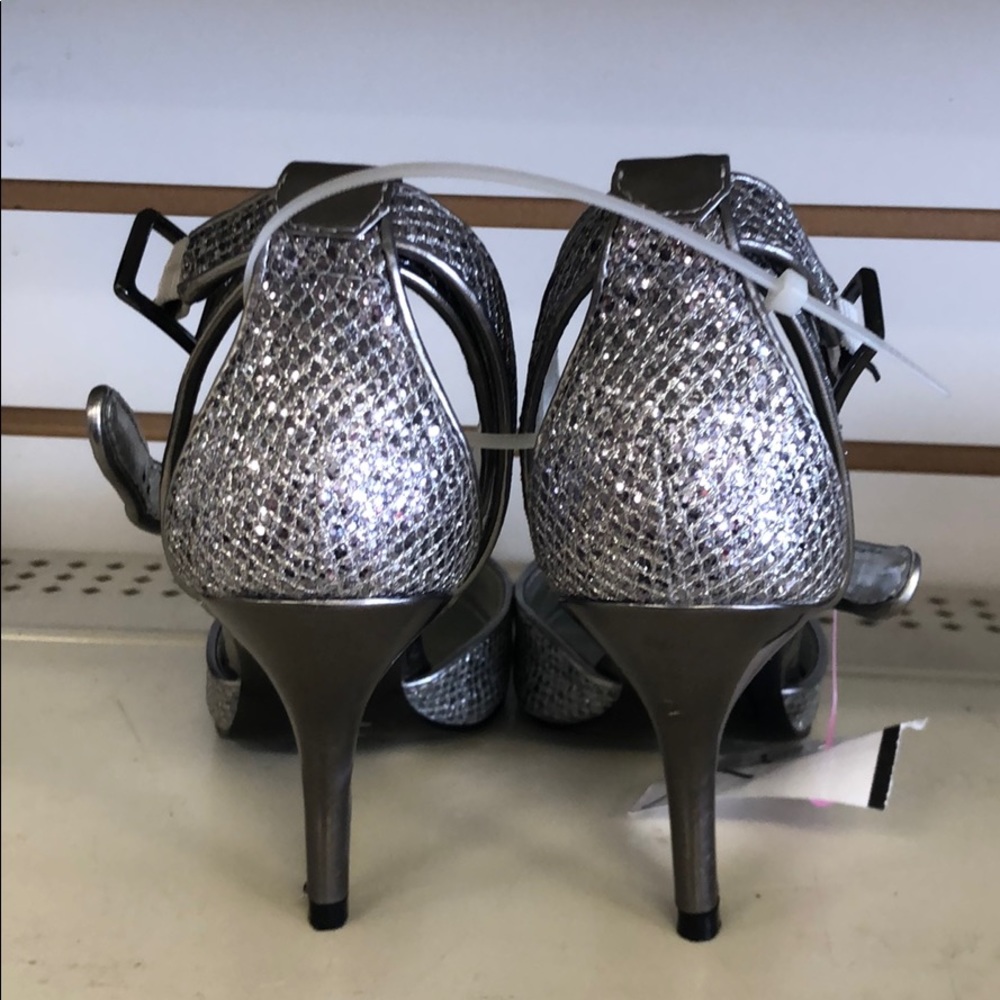 Marc fisher shoes 👠 - Picture 3 of 8